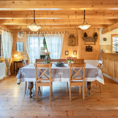 Les Patineurs Chalet *